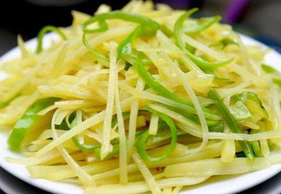 Bảo sao chị em cứ xào khoai tây bị dính chảo, hóa ra đã quên một bước đơn giản này-3