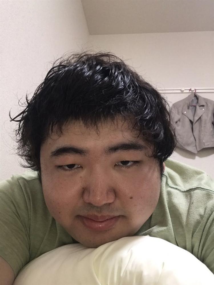 Vừa nghèo vừa xấu, anh chàng nặng 120kg lại quen toàn bạn gái xinh đẹp làm xôn xao dân mạng-1