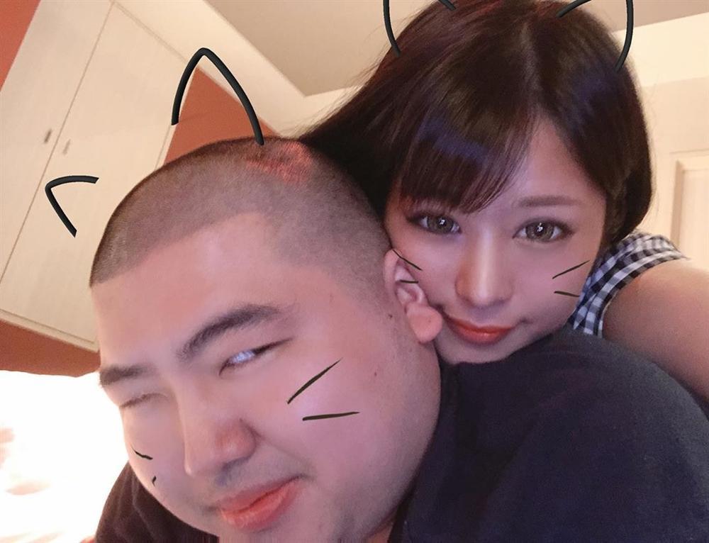 Vừa nghèo vừa xấu, anh chàng nặng 120kg lại quen toàn bạn gái xinh đẹp làm xôn xao dân mạng-4