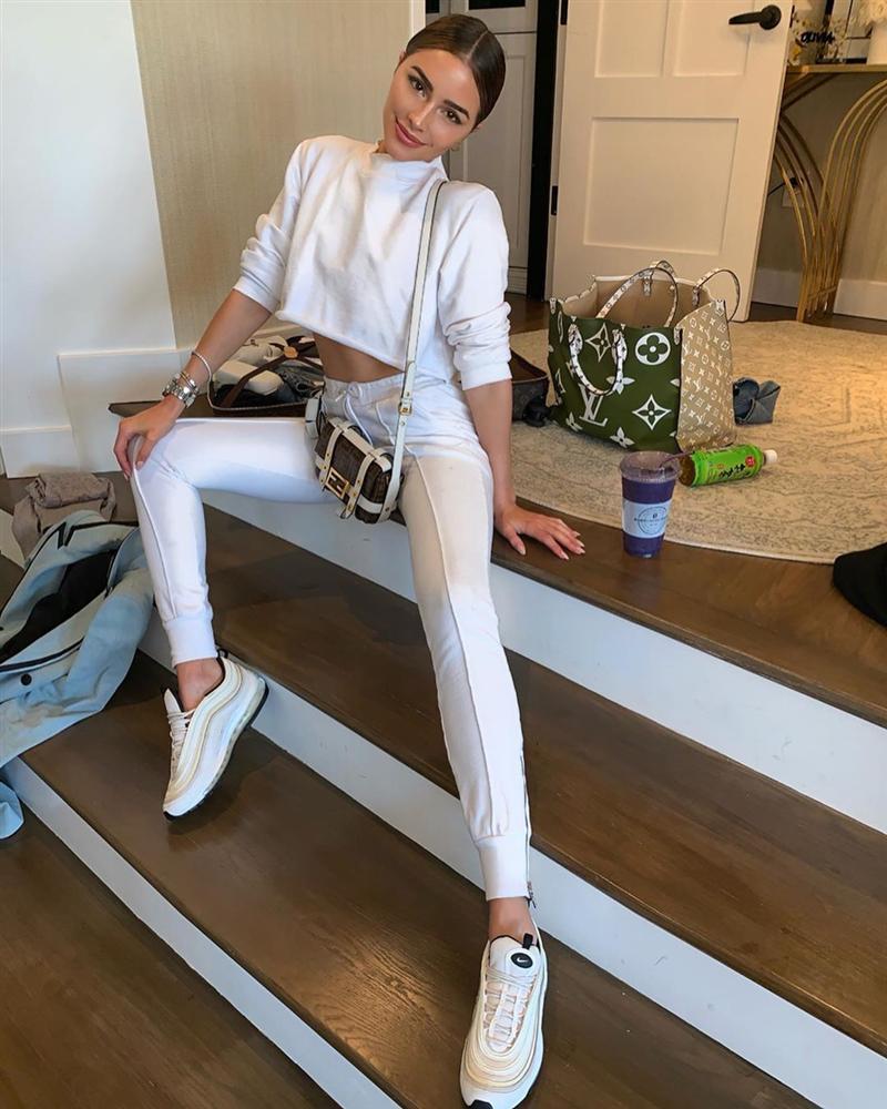 Bản tin Hoa hậu Hoàn vũ 4/10: Phạm Hương mix đồ đơn giản như đan rổ vẫn đứng nhất thời trang-5