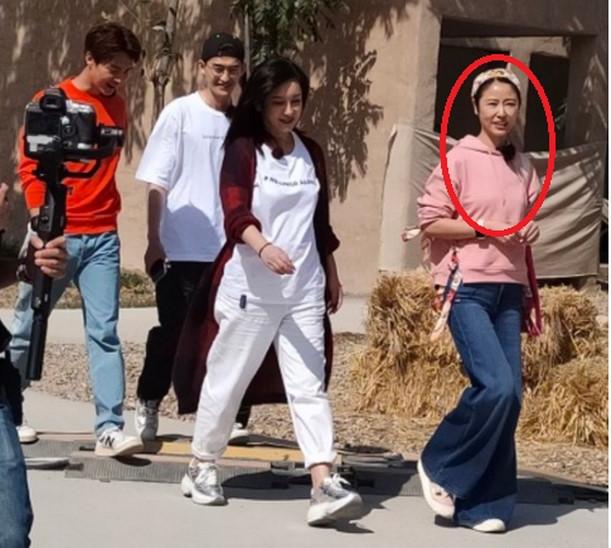 Lâm Tâm Như mặc xuề xòa, kém sắc dưới ống kính người qua đường-1