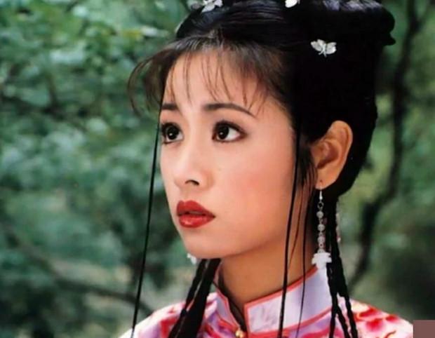 Lâm Tâm Như mặc xuề xòa, kém sắc dưới ống kính người qua đường-2