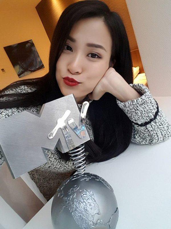 Hai năm liên tục trượt giải tại MTV EMAs, đại diện Việt Nam vừa công bố năm 2019 khiến netizen Việt rửa mắt vì... vác bụng bầu đi tranh giải-5