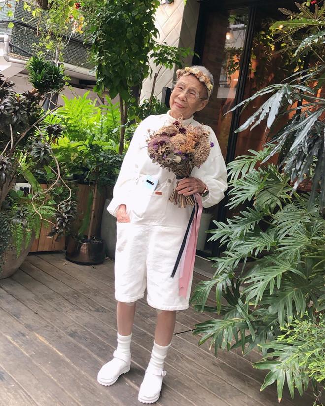 Cụ bà 91 tuổi mặc đồ chất như giới trẻ, có 100.000 fan trên mạng-8