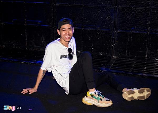 “Trong tương lai, chúng tôi sẽ cho ra mắt những sản phẩm chính và sản phẩm phụ. Sản phẩm chính vẫn theo đuổi thế mạnh của hai đứa là nhạc cụ dân tộc và cách hát luyến láy đặc trưng. Những màu sắc âm nhạc khác sẽ được phân vào dòng phụ”, K-ICM nói.