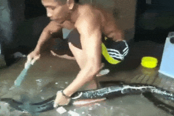 Để không phải trả tiền khi đi ăn mì, cô gái sành điệu có hành động làm ai cũng choáng váng-4