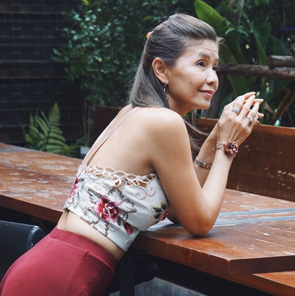 Dân mạng xôn xao trước bà cô U60 nhưng thân hình trẻ đẹp như gái đôi mươi-5