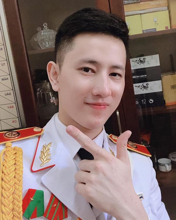 9X mặc đồ cảnh vệ bất ngờ được chú ý trên mạng-2