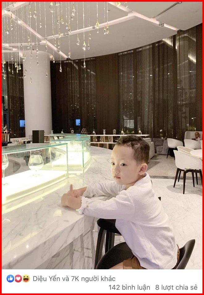 Thả vài hình ảnh ở Singapore, Ly Kute khiến ai cũng say mê trước ngoại hình chuẩn soái ca của Khoai Tây-3