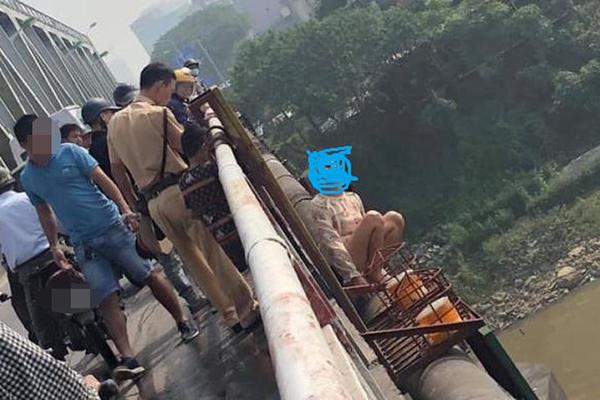 Một phút giận chồng, người phụ nữ mang con nhỏ 5 tuổi ra cầu Chương Dương tự tử-1