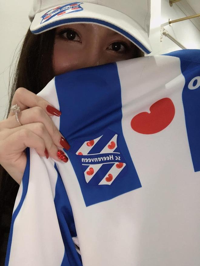 Làm điều bất ngờ với chiếc áo đấu của Văn Hậu, MC đình đám VTV khiến bao người hiếu kì-2