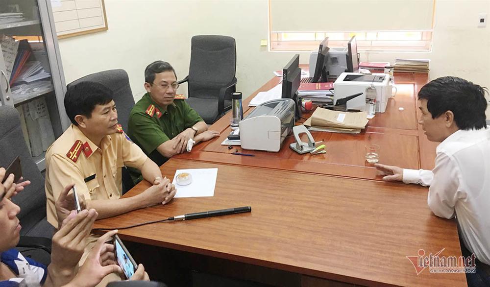 Tài xế Lexus cản đường xe cứu hỏa bị phạt 2,5 triệu, tước bằng lái 2 tháng-1