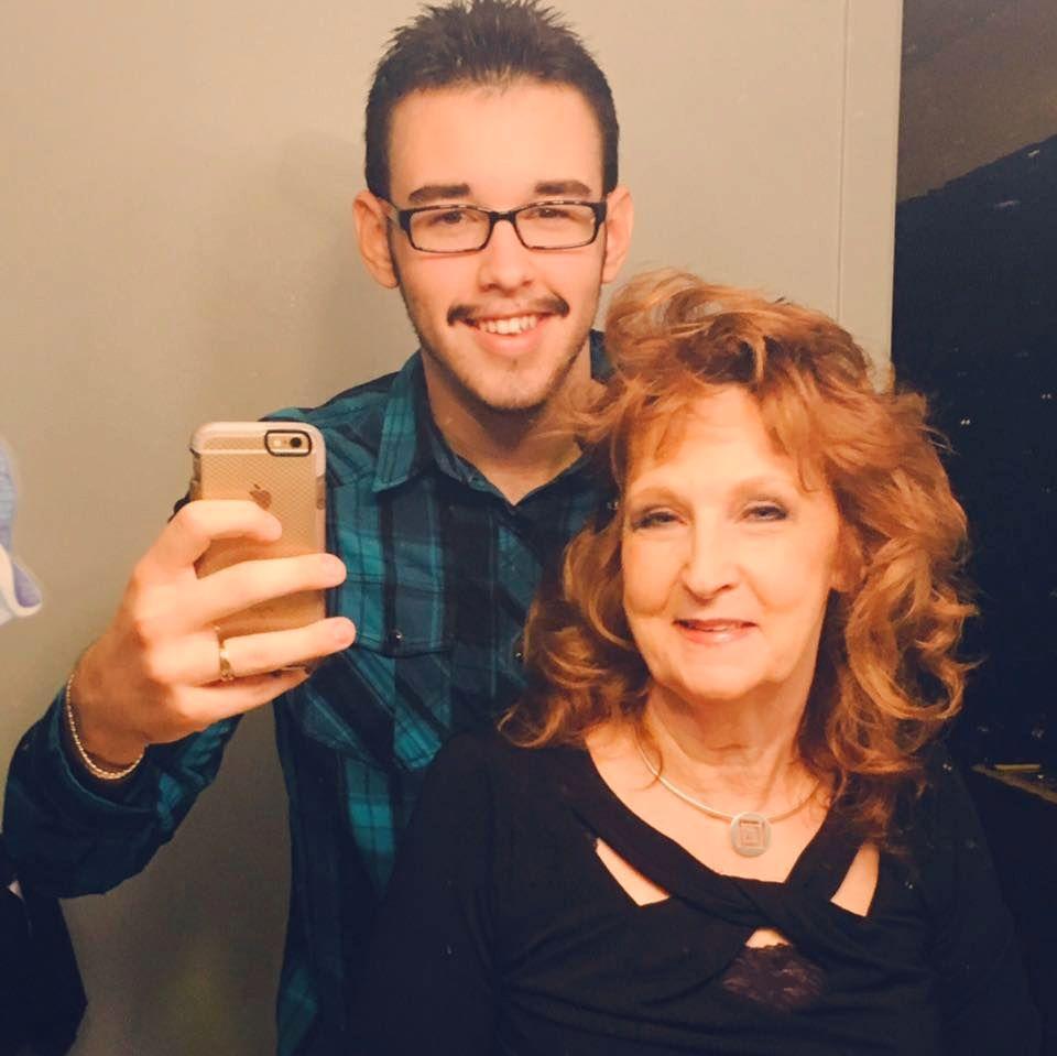 Cặp đôi vợ 72 chồng 19 tuổi khoe cuộc sống tình dục mặn nồng, đầy đam mê-1