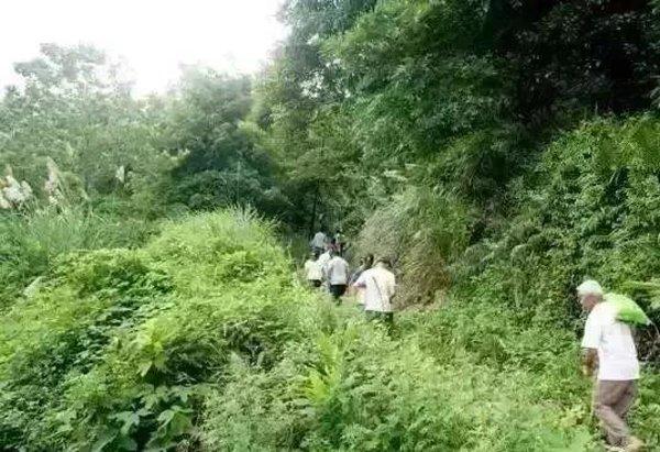 Lấy chồng hơn 20 tuổi, mẹ đẻ sòn sòn 15 con, chính phủ phải cho tiền mua bao cao su-3