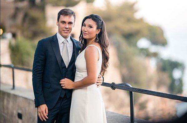 Cô gái gốc Việt xinh đẹp cỡ nào mà được Hoàng tôn đất nước siêu giàu quỳ xuống cầu hôn?-9