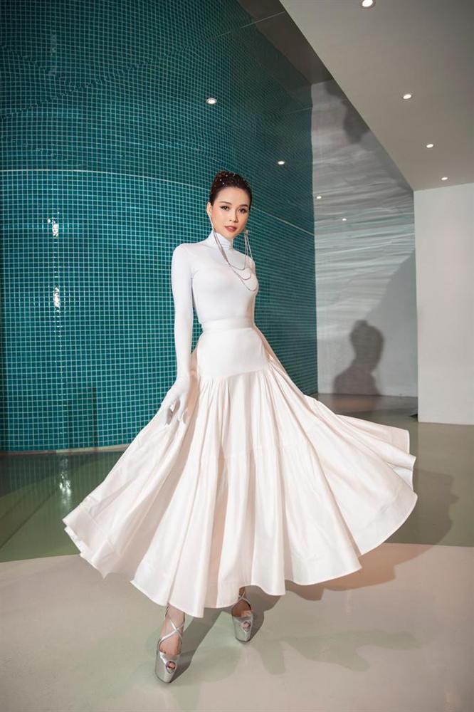 THỜI TRANG THẢM ĐỎ: Diện set đồ basic nhưng Sam vẫn tạo nét lấn át dàn Hoa hậu nhờ món phụ kiện siêu độc-3