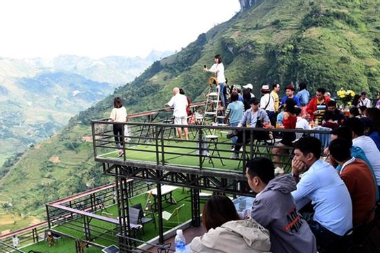 Nhà nghỉ 7 tầng Mã Pì Lèng 'cháy phòng' sau bê bối xây dựng trái phép