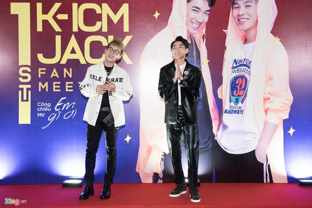 Đám đông khán giả xếp hàng dài chờ gặp Jack, K-ICM-7