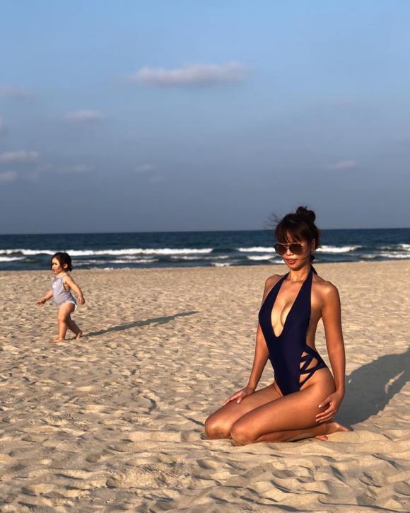 Siêu mẫu Hà Anh nóng bỏng khi diện bikini ở Đà Nẵng-3