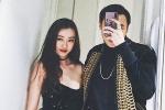 Rocker Nguyễn nhắc bạn gái lau gương sạch trước khi chụp ảnh