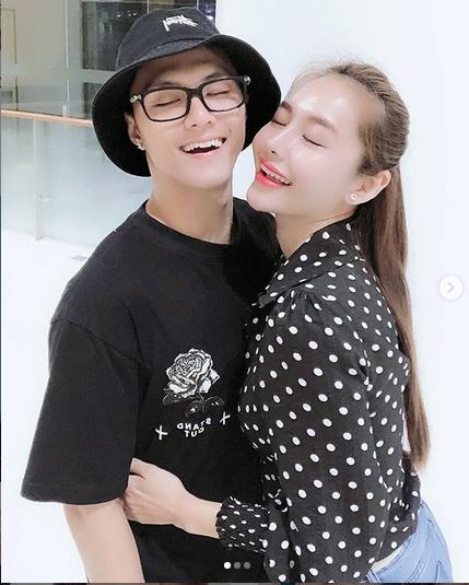 Linh Chi nhắn lời yêu thương với Lâm Vinh Hải: "Tình yêu đẹp nhất là gặp đúng người. Tình cảm đẹp nhất là gặp được người dù có đi qua giông bão, gian khó, mệt mỏi vẫn không bỏ mình mà đi"