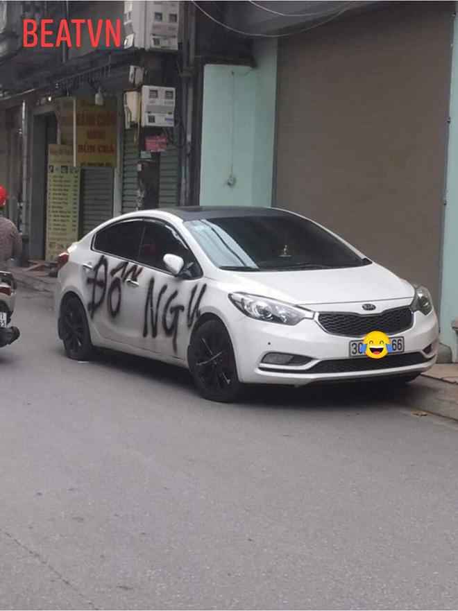 Đỗ xe chặn cửa nhà người khác rồi rời đi, quay lại tài xế tá hỏa khi thấy cảnh trước mắt-2