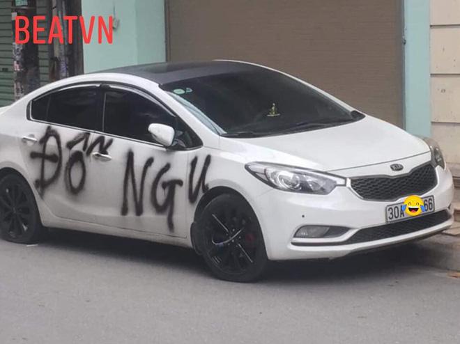 Đỗ xe chặn cửa nhà người khác rồi rời đi, quay lại tài xế tá hỏa khi thấy cảnh trước mắt-3