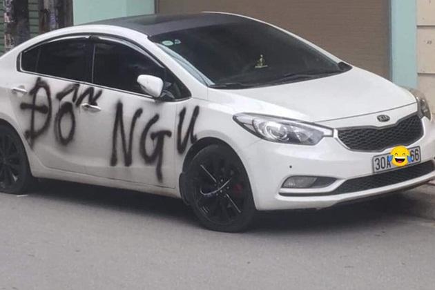 Thanh niên đi uống bia đỗ xe như bố đời nhưng pha xử lý của chị chủ nhà mới là đẳng cấp-3