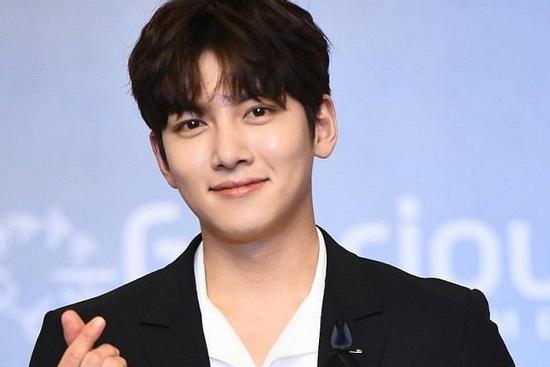 Tài tử 'Hoàng hậu Ki' Ji Chang Wook nói về tuổi thơ khó khăn vắng bóng cha