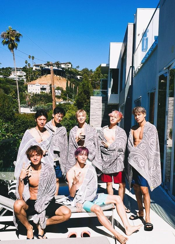 Nhóm nhạc Kpop sống trong biệt thự 8 triệu USD ở Mỹ-1