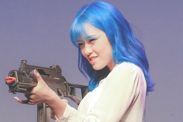 Nữ thần tượng 16 tuổi cao 1,7 m, có má lúm đồng tiền được yêu thích-2