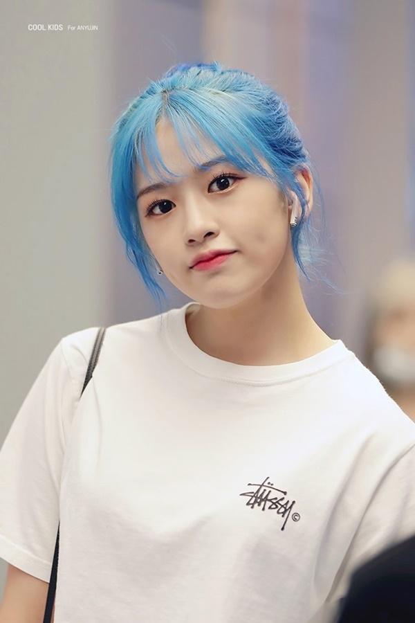 Nữ thần tượng 16 tuổi cao 1,7 m, có má lúm đồng tiền được yêu thích-3