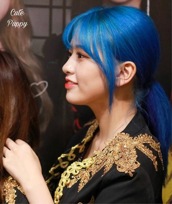 Nữ thần tượng 16 tuổi cao 1,7 m, có má lúm đồng tiền được yêu thích-10