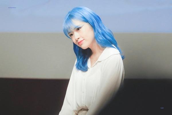 Nữ thần tượng 16 tuổi cao 1,7 m, có má lúm đồng tiền được yêu thích-9