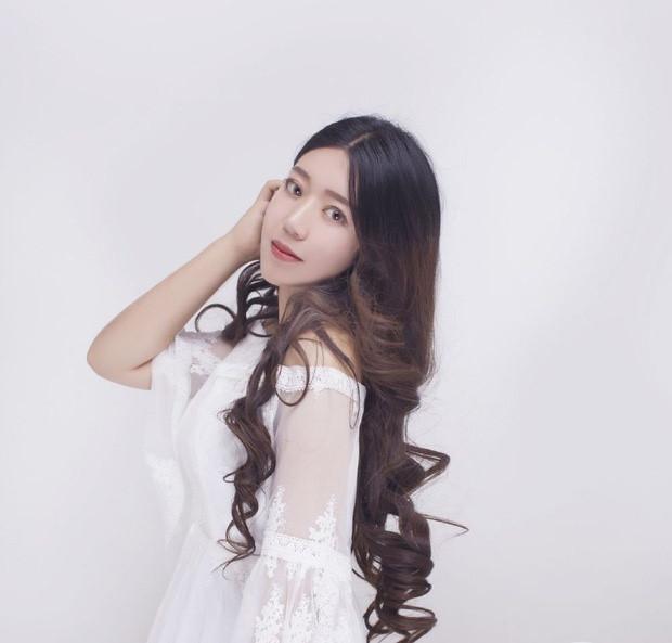 Hotgirl 25 tuổi bị antifan bóc mẽ ảnh đời thật như bà thím U50-2