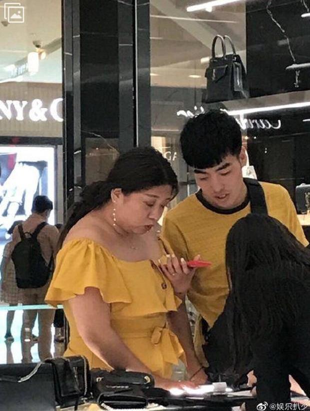 Hotgirl 25 tuổi bị antifan bóc mẽ ảnh đời thật như bà thím U50-1