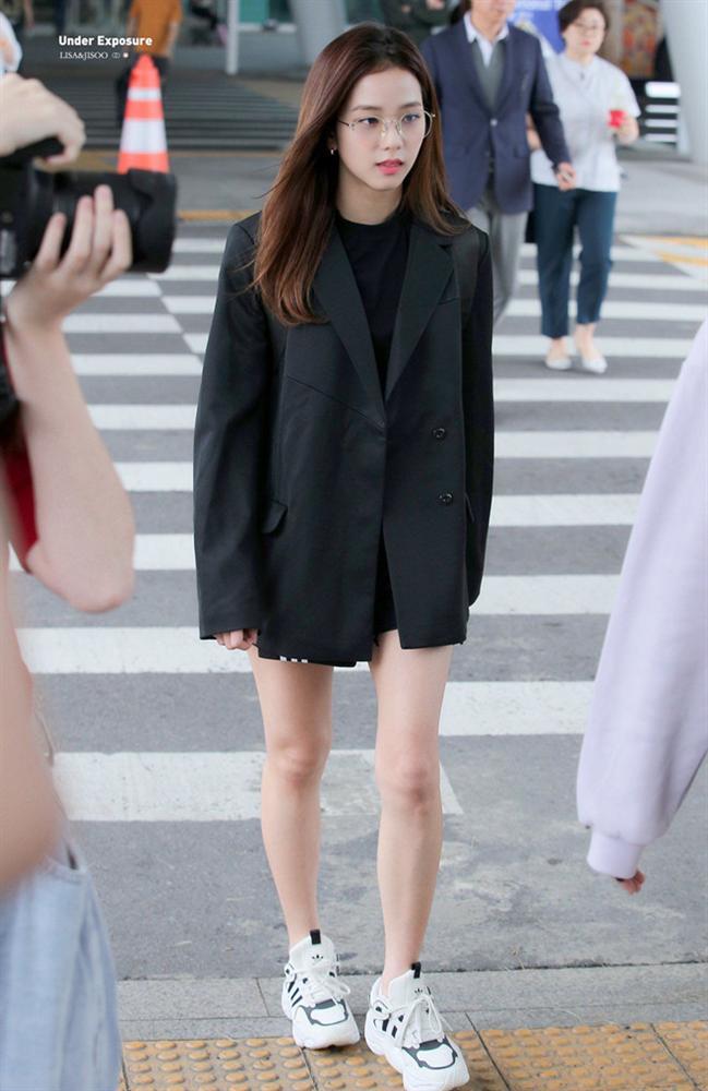 Trước tin đồn bị hắt hủi, Jisoo thường mặc đồ kém nổi bật nhất nhóm-3