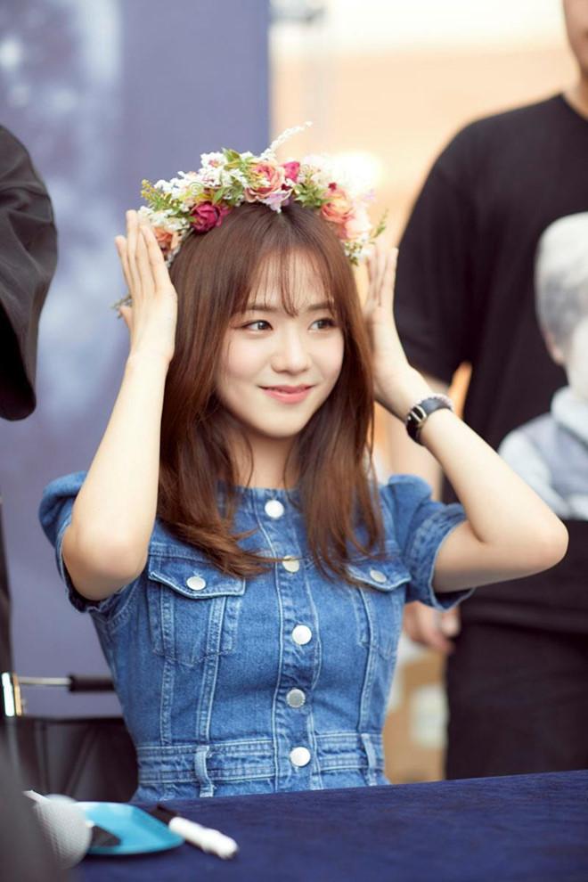 Trước tin đồn bị hắt hủi, Jisoo thường mặc đồ kém nổi bật nhất nhóm-7