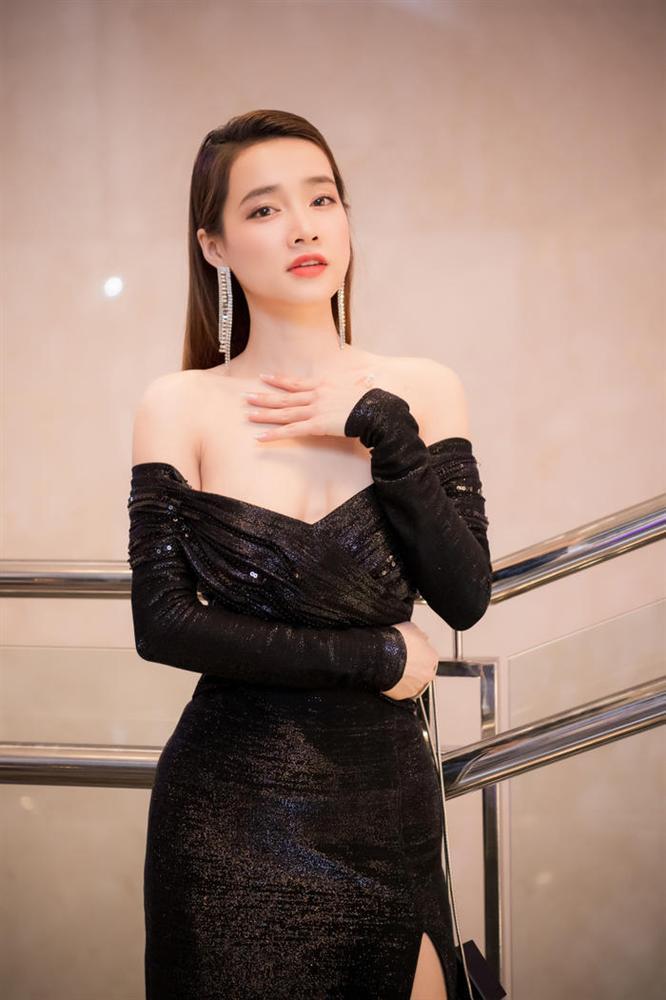 Nghiện mặc đầm khoe ngực, Nhã Phương mắc lỗi chí mạng khiến vòng 1 bất thường như Ninh Dương Lan Ngọc-4