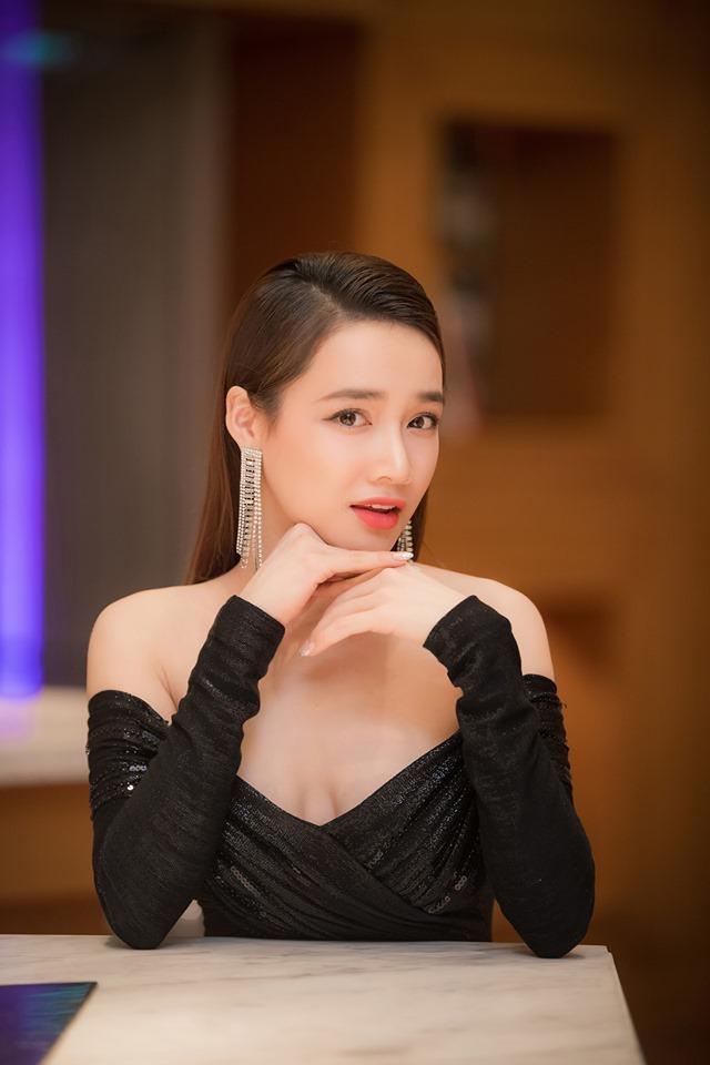 Nghiện mặc đầm khoe ngực, Nhã Phương mắc lỗi chí mạng khiến vòng 1 bất thường như Ninh Dương Lan Ngọc-6