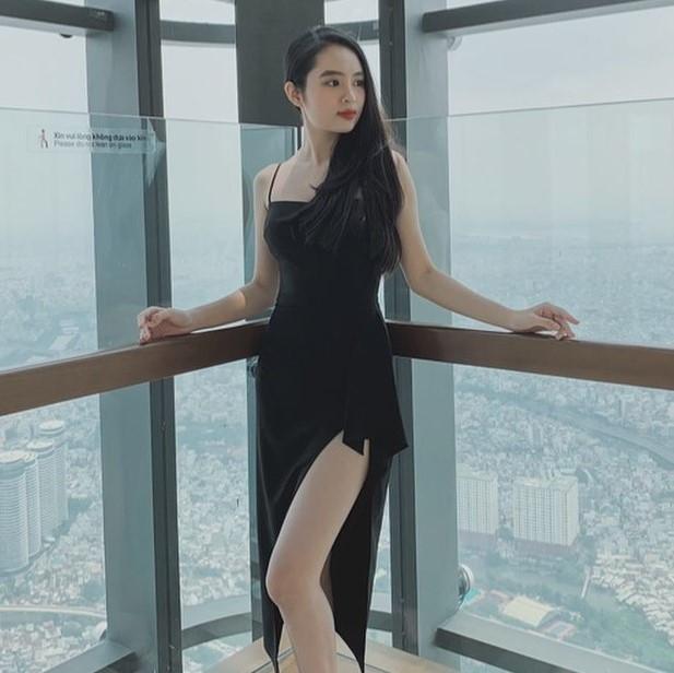 Nữ sinh ngành Luật bất ngờ nổi trên mạng khi vào vai chủ tọa-5