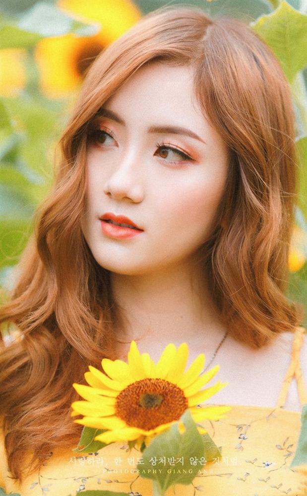 Nữ sinh ngành Luật bất ngờ nổi trên mạng khi vào vai chủ tọa-9