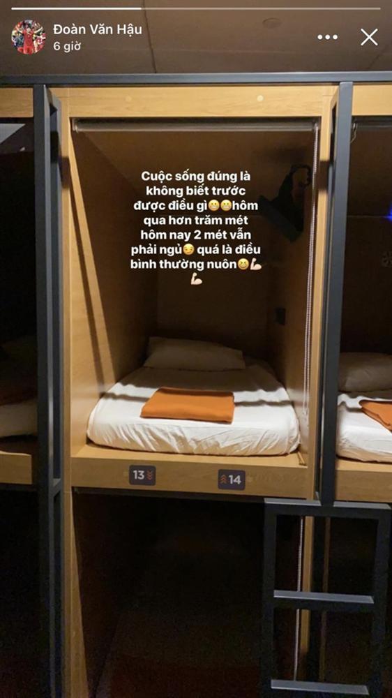 Văn Hậu khoe ngủ buồng 2m vì gặp trục trặc khi bay về Việt Nam-1