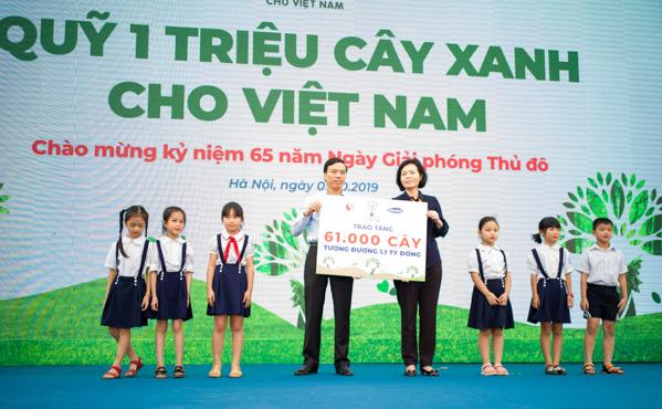 Học sinh Hà Nội nô nức mang vỏ sữa đổi cây xanh-1