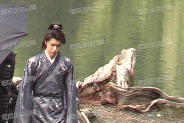 Triệu Lệ Dĩnh thân thiết bên Vương Nhất Bác, đập tan tin đồn lạnh nhạt với đàn em-4