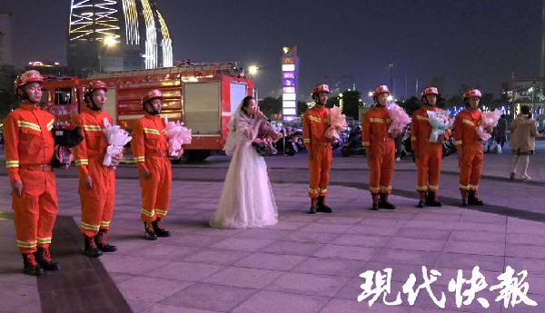 Nàng y tá lái xe hơn 400km đến cầu hôn chàng lính cứu hỏa lay động trái tim cộng đồng mạng-1