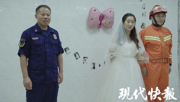 Nàng y tá lái xe hơn 400km đến cầu hôn chàng lính cứu hỏa lay động trái tim cộng đồng mạng-5