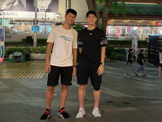 Anh trai Quang Hải làm thợ xăm, em Văn Lâm body 6 múi giống anh-2