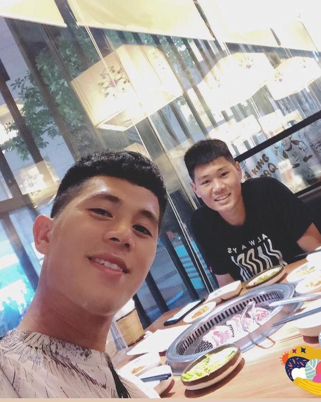 Anh trai Quang Hải làm thợ xăm, em Văn Lâm body 6 múi giống anh-3