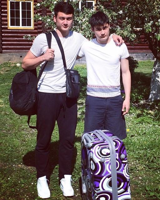 Anh trai Quang Hải làm thợ xăm, em Văn Lâm body 6 múi giống anh-7